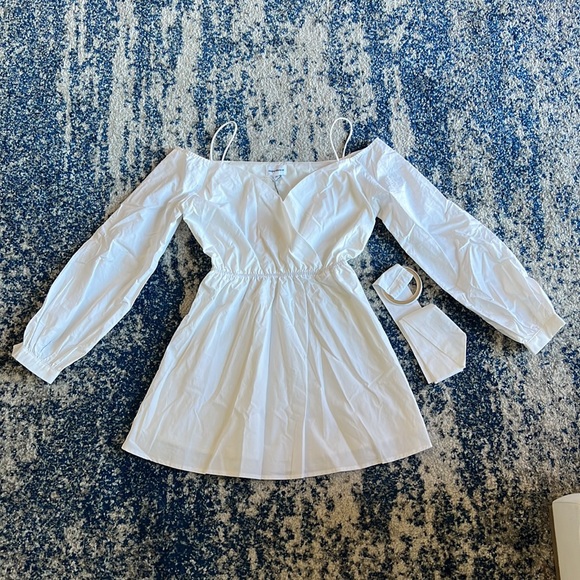 superdown Leia Off Shoulder Dress in White XS - Picture 6 of 11
